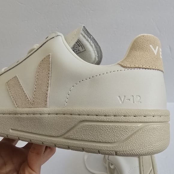 Veja White and Cream Low Top Sneakers Size 40 - Picture 6 of 7